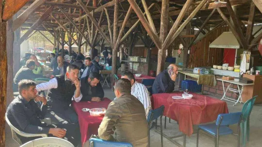 100 yıllık kaselerde 500 yıl öncesinin tarifiyle güveç yapıyorlar