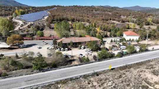 100 yıllık kaselerde 500 yıl öncesinin tarifiyle güveç yapıyorlar