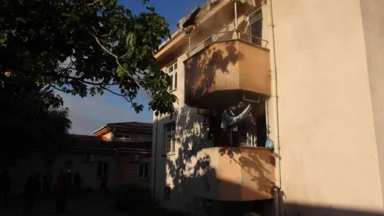 112 Acil Sağlık Hizmetleri istasyonunun alt katındaki lojmanda yangın çıktı