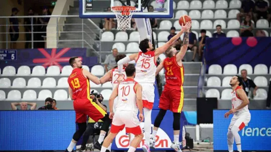 12 Dev Adam, Avrupa Şampiyonası'na galibiyetle başladı