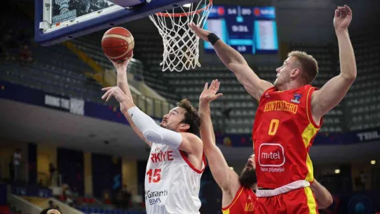 12 Dev Adam, Avrupa Şampiyonası'na galibiyetle başladı