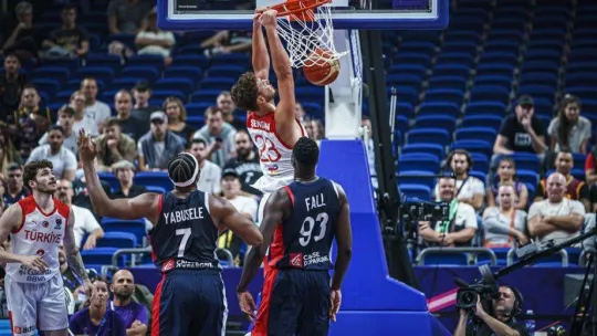 12 Dev Adam, Fransa'ya uzatmada mağlup oldu