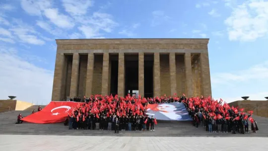 Başkan Mesut Üner Gençlerle Anıtkabir'i Ziyaret etti