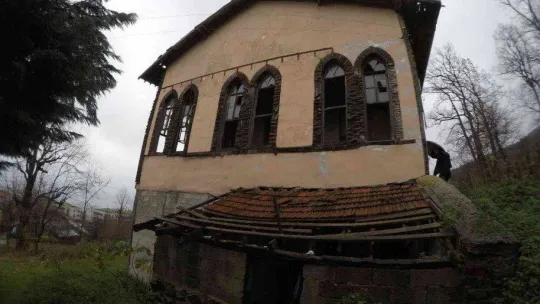 149 yıllık Amerikan Koleji dönemin izlerini taşıyor