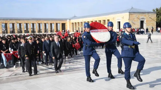 Başkan Mesut Üner Gençlerle Anıtkabir'i Ziyaret etti