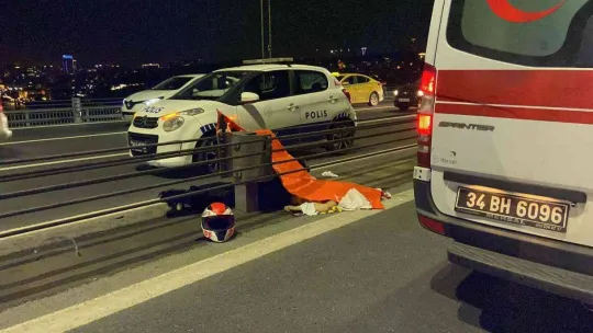 15 Temmuz Şehitler Köprüsü'nde feci kaza: Motosiklet bariyere çarptı, 1 ölü 1 yaralı