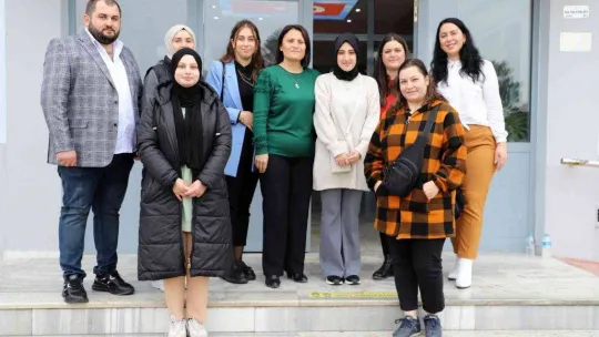 16 yıl sonra mezun öğrencilerini karşısında gördü, gözyaşlarını tutamadı