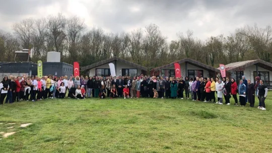 160 kadın aynı anda açık havada zumba yaptı