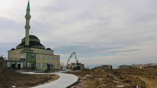 17 Ağustos Cami'nin çehresi yeşille buluşuyor