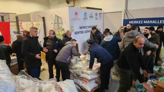 17 Ağustos depreminin en ağır bilançosunu yaşayan Gölcüklüler depremzedelere yardım elini uzattı