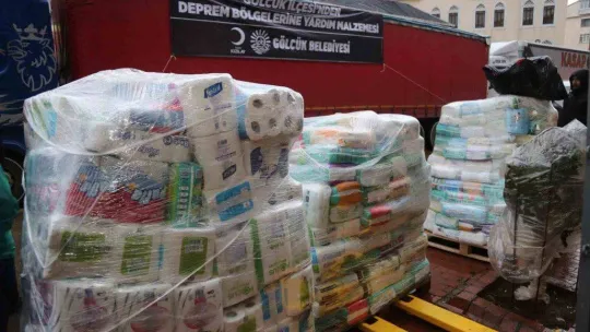 17 Ağustos depreminin en ağır bilançosunu yaşayan Gölcüklüler depremzedelere yardım elini uzattı