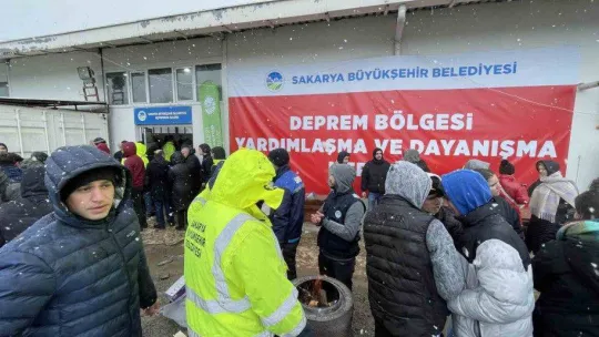 17 Ağustos'u yaşayan Sakarya deprem bölgesi için seferber oldu