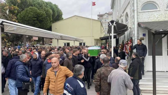 17 yaşındaki kızı tarafından bıçaklanarak öldürülen baba toprağa verildi