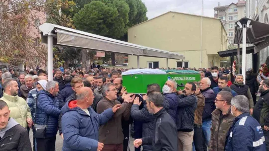 17 yaşındaki kızı tarafından bıçaklanarak öldürülen baba toprağa verildi