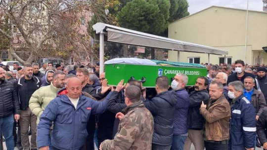 17 yaşındaki kızı tarafından bıçaklanarak öldürülen baba toprağa verildi
