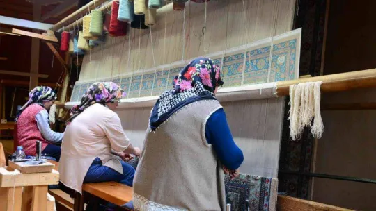 180 yıldır sarayları renklendiren fabrika: Hereke