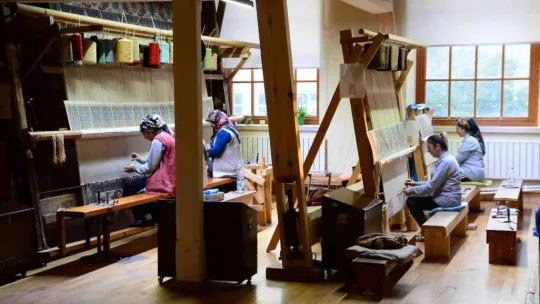 180 yıldır sarayları renklendiren fabrika: Hereke