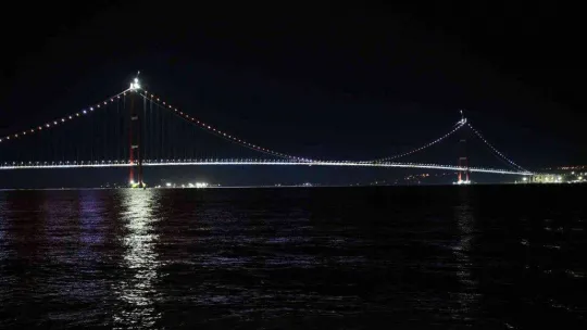 1915 Çanakkale Köprüsü kadına yönelik şiddetle mücadele için turuncuyla aydınlatıldı