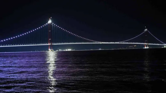 1915 Çanakkale Köprüsü kadına yönelik şiddetle mücadele için turuncuyla aydınlatıldı