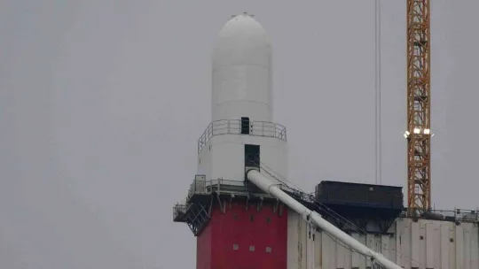 1915 Çanakkale Köprüsü kulelerine Seyit Onbaşı'nın sırtlayarak kaldırdığı top mermisi figürleri yerleştirilmeye başlandı