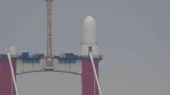 1915 Çanakkale Köprüsü kulelerine Seyit Onbaşı'nın sırtlayarak kaldırdığı top mermisi figürleri yerleştirilmeye başlandı