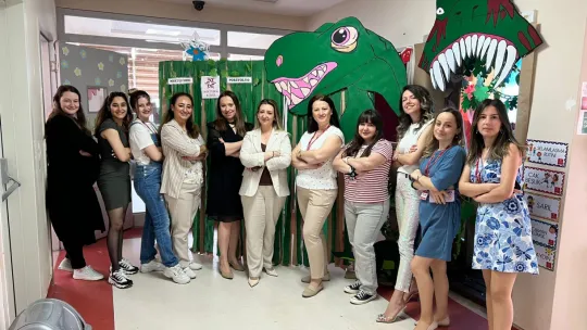 Minik yüreklerden büyük yapım