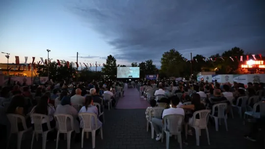 Yazlık Sinema Nostaljisi Film Gösterimlerinin Gala Gecesi Atatürk Filmi ile Gerçekleştirildi