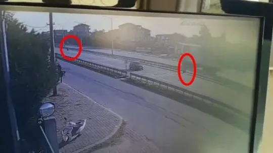 2 kişinin hayatını kaybettiği motosiklet kazası kamerada