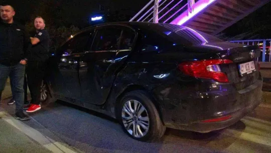 2 otomobilin çarpıştığı kazada 2 kişi yaralandı