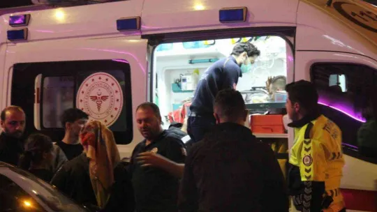 2 otomobilin çarpıştığı kazada 2 kişi yaralandı