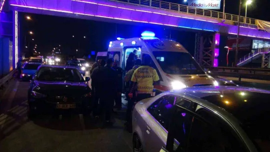 2 otomobilin çarpıştığı kazada 2 kişi yaralandı