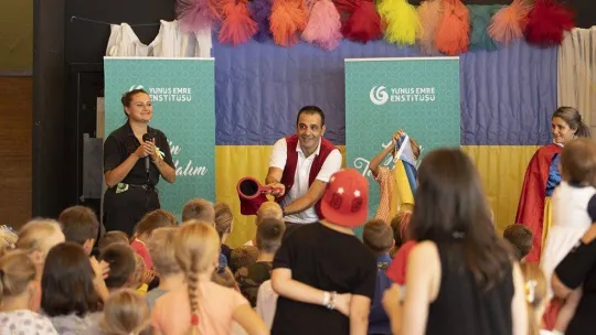 2022'de yüz binlerce kişi Türkçeyle ve Türk kültürüyle tanıştı