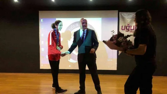 23. Balkan Tekvando Şampiyonası'nda ikinci olan Sıla Irmak Uzunçavdar'a okulunda özel program