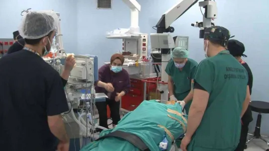 25 yıldır görme problemi yaşayan hasta Türk doktorun geliştirdiği tedavi ile sağlığına kavuşacak