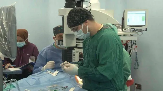 25 yıldır görme problemi yaşayan hasta Türk doktorun geliştirdiği tedavi ile sağlığına kavuşacak