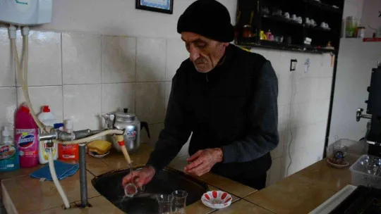 28 yıldır eşinin fotoğrafını cüzdanında taşıyor