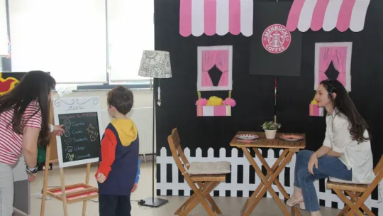 Minik yüreklerden büyük yapım