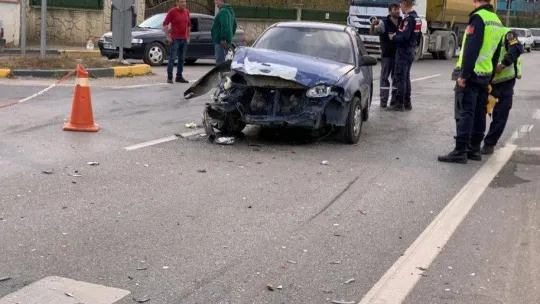 3 araç birbirine girdi: 1 ölü, 4 yaralı