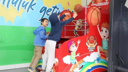 3 bin 482 çocuk oyun tırına misafir oldu