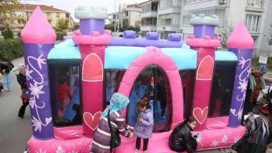 3 bin 482 çocuk oyun tırına misafir oldu