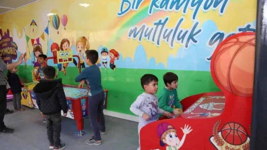 3 bin 482 çocuk oyun tırına misafir oldu