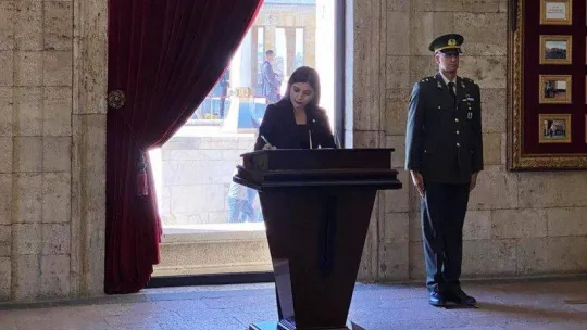 3 bin Uğurlu öğrenciden Ata'ya ziyaret