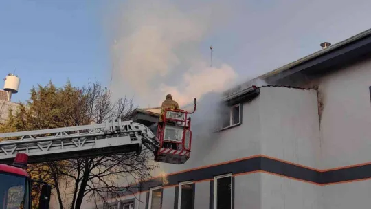 3 katlı binada korkutan yangın