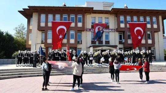 300 metrelik Türk bayrağı ile Cumhuriyet coşkusu
