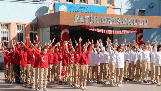 300 öğrenci ile Cumhuriyet yazdılar, havadan görüntülediler