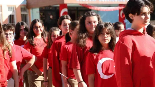 300 öğrenci ile Cumhuriyet yazdılar, havadan görüntülediler