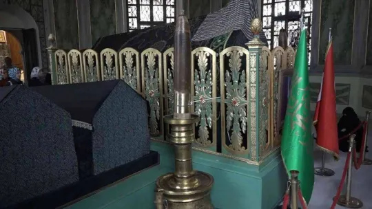 300 yıllık mumlar yerine kondu