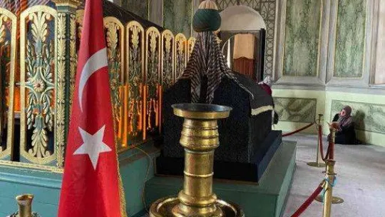 300 yıllık mumlar yerine kondu