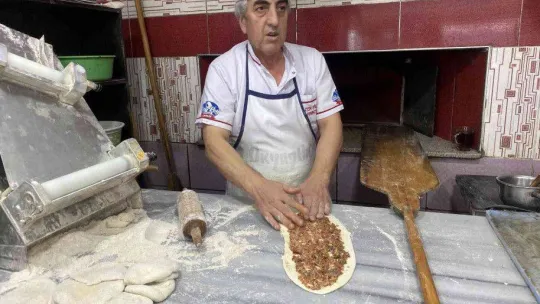 32 yıllık pide ve lahmacun ustasının 6'ncı romanı yayımlandı