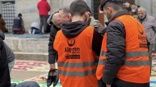 Alperenlerden hayır lokumu